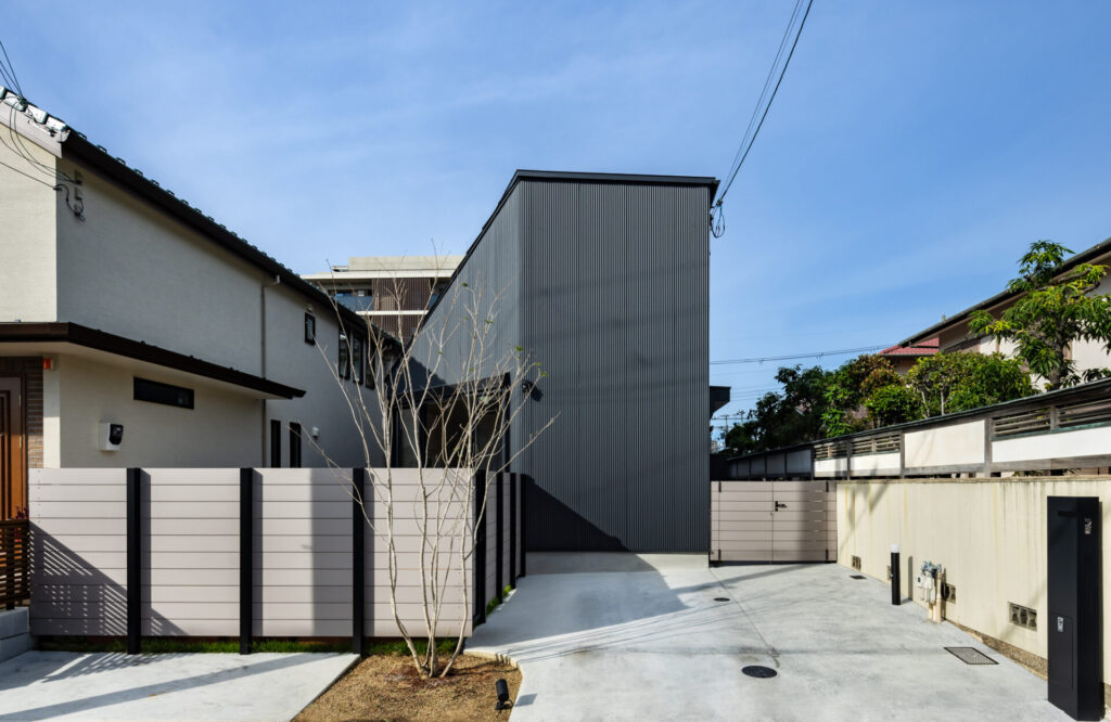 茨木の住宅｜吹抜けと斜めが特徴的な住宅